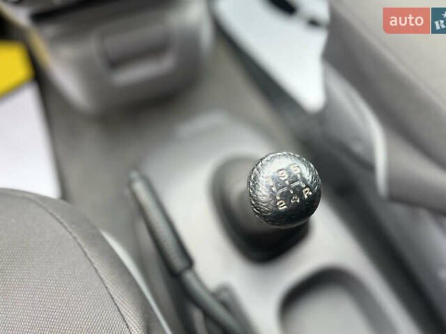 Крайслер Voyager 1999 у Мукачеве на Automoto.ua Зелений Крайслер Voyager, об'ємом двигуна 2.5 л та пробігом 158 тис. км за 5300 $, фото 17 на Automoto.ua