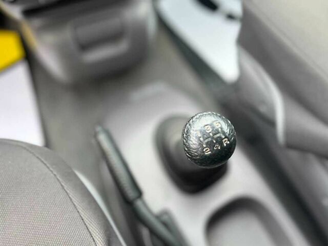 Зеленый Крайслер Вояджер, объемом двигателя 2.5 л и пробегом 158 тыс. км за 5300 $, фото 17 на Automoto.ua