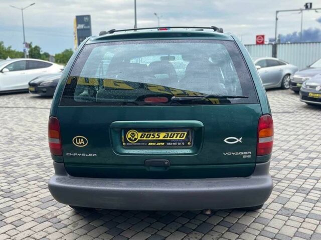 Зеленый Крайслер Вояджер, объемом двигателя 2.5 л и пробегом 158 тыс. км за 5300 $, фото 5 на Automoto.ua