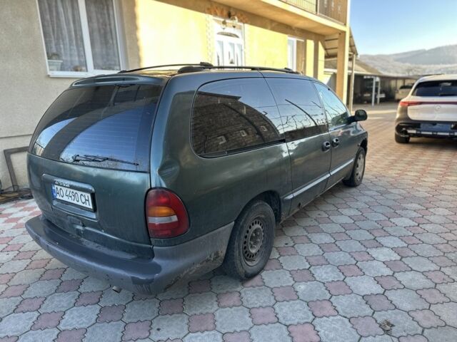 Зелений Крайслер Voyager, об'ємом двигуна 2.5 л та пробігом 420 тис. км за 2150 $, фото 3 на Automoto.ua