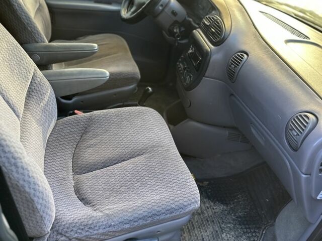 Зелений Крайслер Voyager, об'ємом двигуна 2.5 л та пробігом 420 тис. км за 2150 $, фото 6 на Automoto.ua