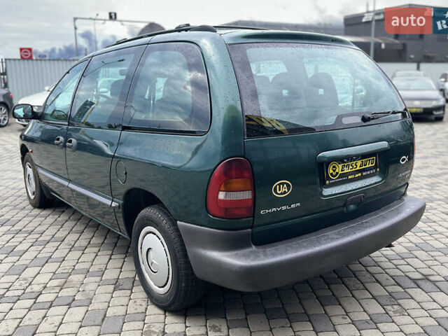Крайслер Voyager 1999 у Мукачеве на Automoto.ua Зелений Крайслер Voyager, об'ємом двигуна 2.5 л та пробігом 158 тис. км за 5300 $, фото 4 на Automoto.ua