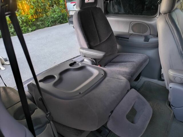 Зеленый Крайслер Вояджер, объемом двигателя 0 л и пробегом 170 тыс. км за 1160 $, фото 2 на Automoto.ua