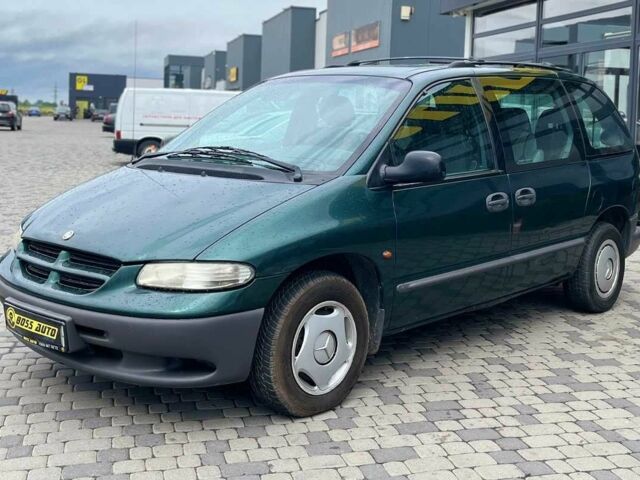 Зеленый Крайслер Вояджер, объемом двигателя 2.5 л и пробегом 158 тыс. км за 5300 $, фото 2 на Automoto.ua