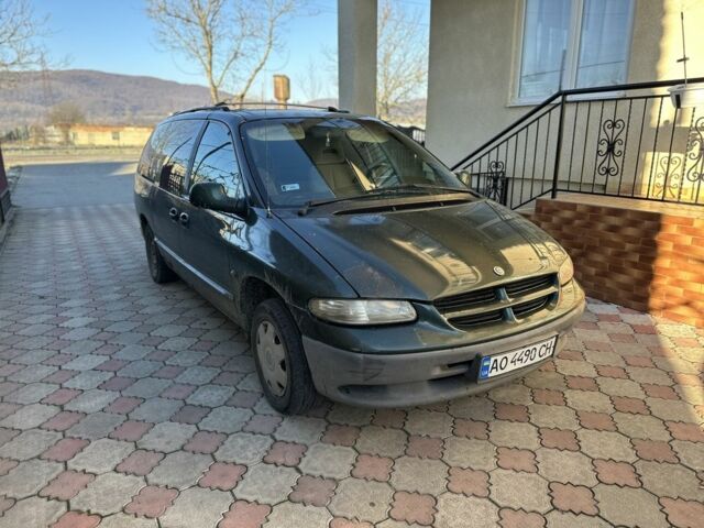 Зелений Крайслер Voyager, об'ємом двигуна 2.5 л та пробігом 420 тис. км за 2150 $, фото 2 на Automoto.ua