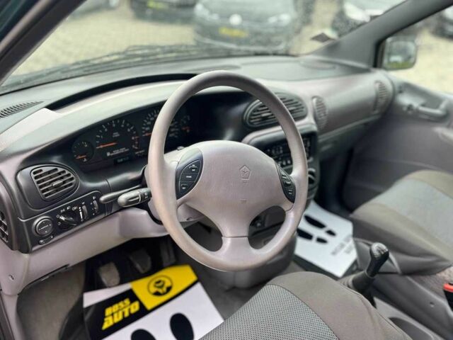 Зеленый Крайслер Вояджер, объемом двигателя 2.5 л и пробегом 158 тыс. км за 5300 $, фото 13 на Automoto.ua