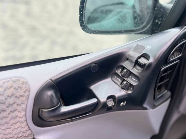 Зеленый Крайслер Вояджер, объемом двигателя 2.5 л и пробегом 158 тыс. км за 5300 $, фото 12 на Automoto.ua