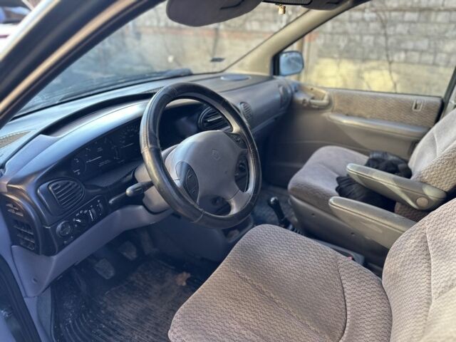 Зелений Крайслер Voyager, об'ємом двигуна 2.5 л та пробігом 420 тис. км за 2150 $, фото 5 на Automoto.ua