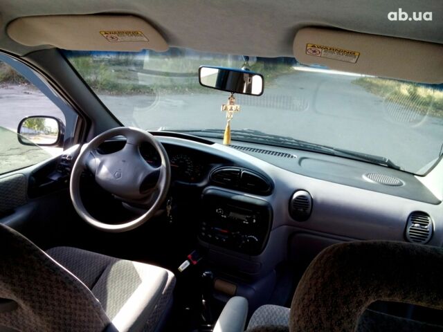 Крайслер Вояджер 1999 в Лубнах на Automoto.ua Зеленый Крайслер Вояджер, объемом двигателя 2 л и пробегом 300 тыс. км за 4150 $, фото 6 на Automoto.ua