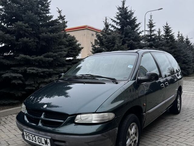 Зеленый Крайслер Вояджер, объемом двигателя 3.2 л и пробегом 300 тыс. км за 999 $, фото 1 на Automoto.ua