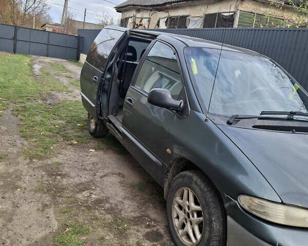 Зеленый Крайслер Вояджер, объемом двигателя 2.5 л и пробегом 432 тыс. км за 3500 $, фото 5 на Automoto.ua