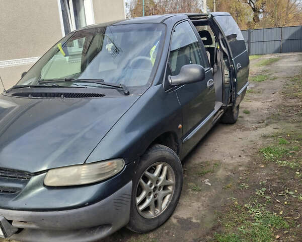 Зеленый Крайслер Вояджер, объемом двигателя 2.5 л и пробегом 432 тыс. км за 3500 $, фото 3 на Automoto.ua