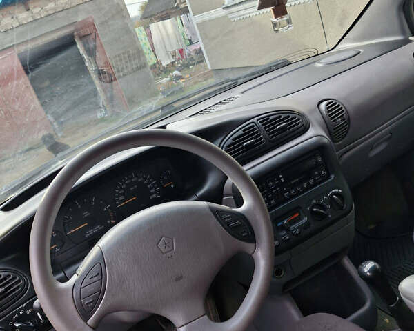 Зеленый Крайслер Вояджер, объемом двигателя 2.5 л и пробегом 432 тыс. км за 3500 $, фото 10 на Automoto.ua