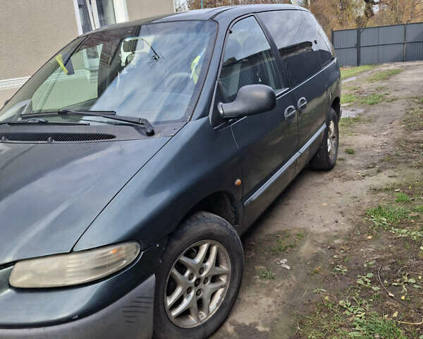 Зеленый Крайслер Вояджер, объемом двигателя 2.5 л и пробегом 432 тыс. км за 3500 $, фото 6 на Automoto.ua