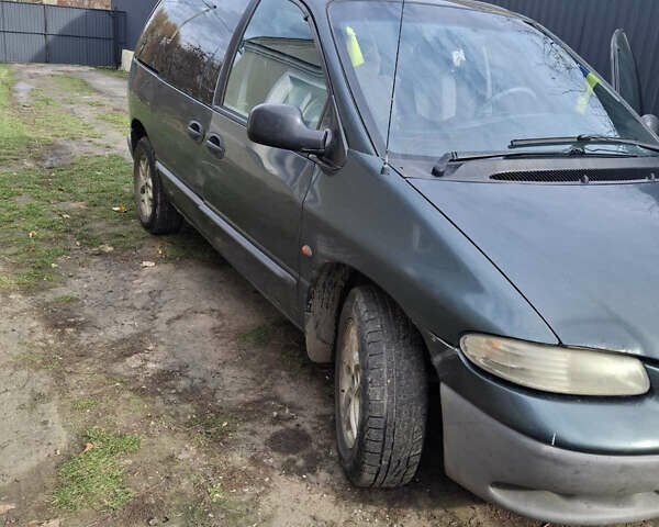 Зеленый Крайслер Вояджер, объемом двигателя 2.5 л и пробегом 432 тыс. км за 3500 $, фото 4 на Automoto.ua