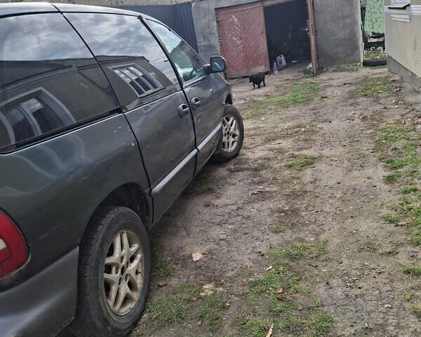 Зеленый Крайслер Вояджер, объемом двигателя 2.5 л и пробегом 432 тыс. км за 3500 $, фото 2 на Automoto.ua