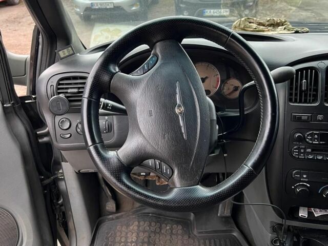 Зеленый Крайслер Вояджер, объемом двигателя 0 л и пробегом 2 тыс. км за 4095 $, фото 2 на Automoto.ua