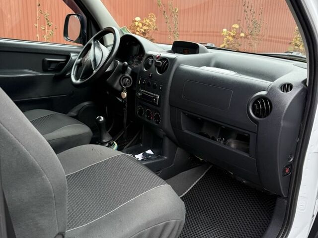 Белый Ситроен 2CV, объемом двигателя 2 л и пробегом 300 тыс. км за 3300 $, фото 5 на Automoto.ua