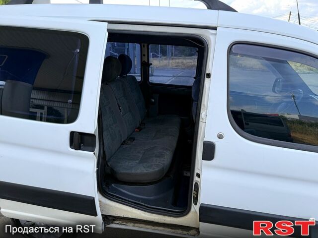 Білий Сітроен Берлінго, об'ємом двигуна 1.9 л та пробігом 258 тис. км за 3700 $, фото 6 на Automoto.ua