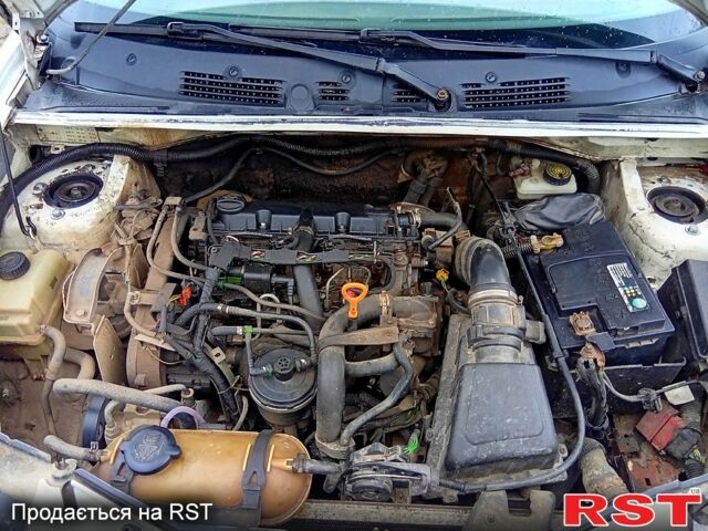 Белый Ситроен Берлинго, объемом двигателя 2 л и пробегом 550 тыс. км за 1800 $, фото 6 на Automoto.ua