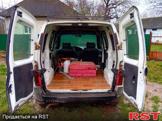 Белый Ситроен Берлинго, объемом двигателя 2 л и пробегом 550 тыс. км за 1800 $, фото 2 на Automoto.ua