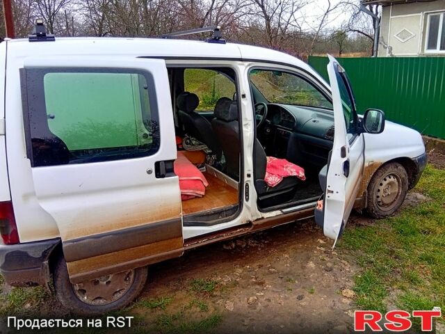 Белый Ситроен Берлинго, объемом двигателя 2 л и пробегом 550 тыс. км за 1800 $, фото 3 на Automoto.ua