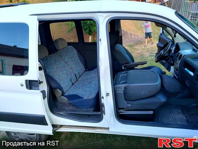 Ситроен Берлинго 2004 в Смеле на Automoto.ua Белый Ситроен Берлинго, объемом двигателя 1.9 л и пробегом 306 тыс. км за 3000 $, фото 4 на Automoto.ua