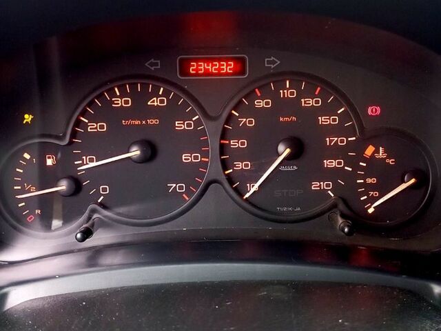 Белый Ситроен Берлинго, объемом двигателя 1.9 л и пробегом 234 тыс. км за 3100 $, фото 10 на Automoto.ua