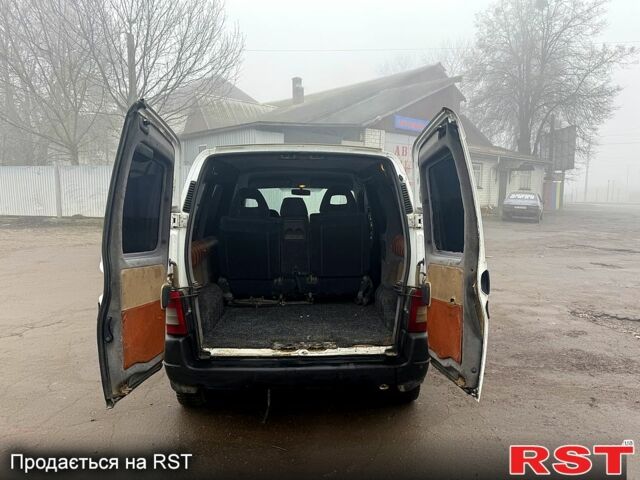 Белый Ситроен Берлинго, объемом двигателя 1.6 л и пробегом 220 тыс. км за 3800 $, фото 9 на Automoto.ua