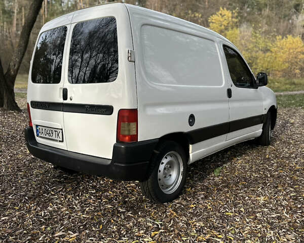 Белый Ситроен Берлинго, объемом двигателя 1.9 л и пробегом 412 тыс. км за 3800 $, фото 2 на Automoto.ua