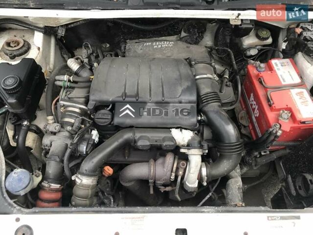 Білий Сітроен Берлінго, об'ємом двигуна 1.56 л та пробігом 332 тис. км за 2850 $, фото 6 на Automoto.ua