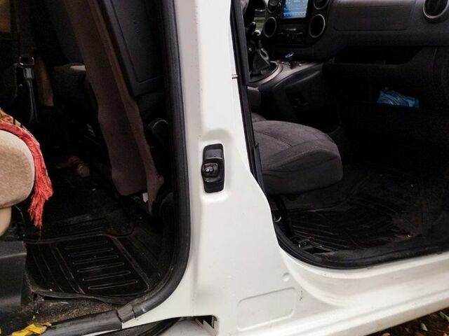 Білий Сітроен Берлінго, об'ємом двигуна 1.6 л та пробігом 280 тис. км за 5600 $, фото 8 на Automoto.ua