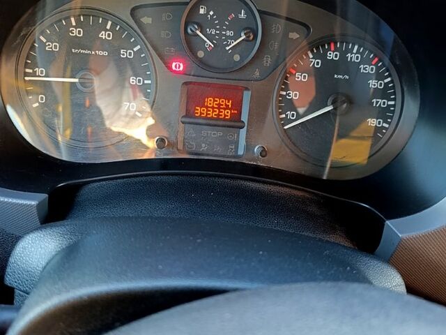 Белый Ситроен Берлинго, объемом двигателя 1.6 л и пробегом 394 тыс. км за 5300 $, фото 4 на Automoto.ua