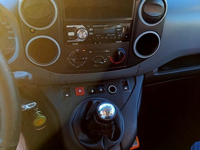 Белый Ситроен Берлинго, объемом двигателя 1.6 л и пробегом 394 тыс. км за 5300 $, фото 5 на Automoto.ua