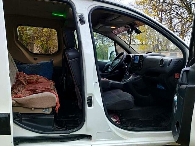 Білий Сітроен Берлінго, об'ємом двигуна 1.6 л та пробігом 280 тис. км за 5600 $, фото 4 на Automoto.ua