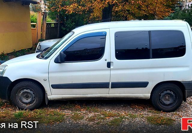 Белый Ситроен Берлинго, объемом двигателя 1.4 л и пробегом 300 тыс. км за 4500 $, фото 1 на Automoto.ua