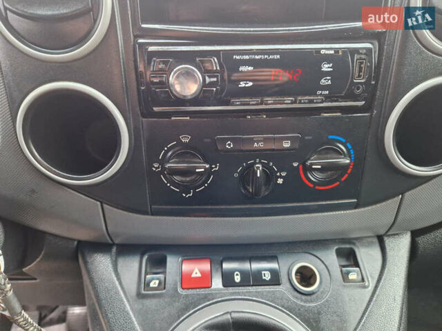 Белый Ситроен Берлинго, объемом двигателя 1.56 л и пробегом 350 тыс. км за 3500 $, фото 11 на Automoto.ua