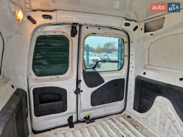 Белый Ситроен Берлинго, объемом двигателя 1.56 л и пробегом 350 тыс. км за 3500 $, фото 7 на Automoto.ua