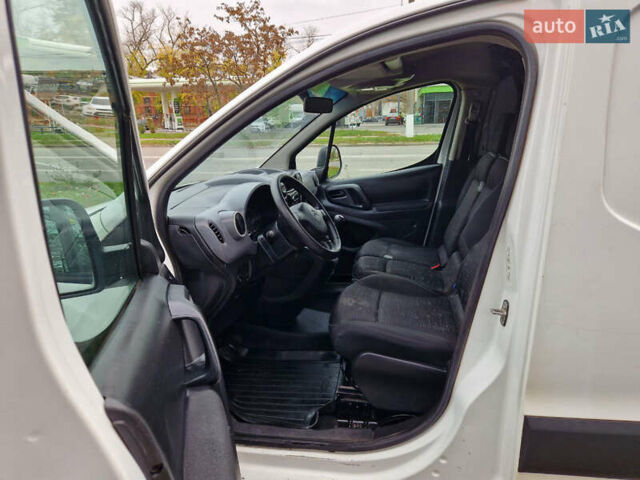 Белый Ситроен Берлинго, объемом двигателя 1.56 л и пробегом 350 тыс. км за 3500 $, фото 6 на Automoto.ua