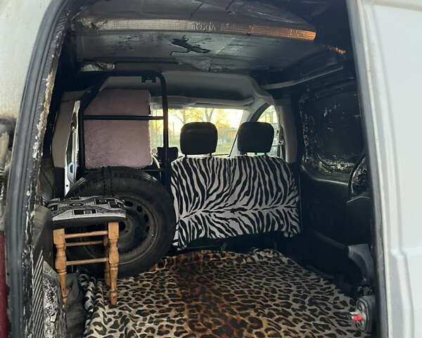 Белый Ситроен Берлинго, объемом двигателя 1.56 л и пробегом 300 тыс. км за 3999 $, фото 11 на Automoto.ua