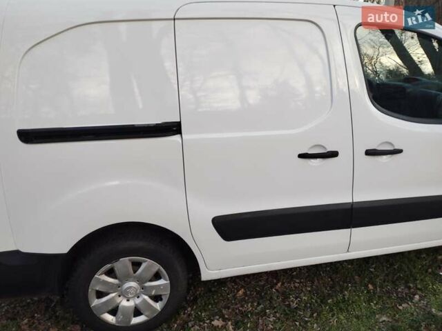 Білий Сітроен Берлінго, об'ємом двигуна 1.6 л та пробігом 313 тис. км за 5900 $, фото 48 на Automoto.ua