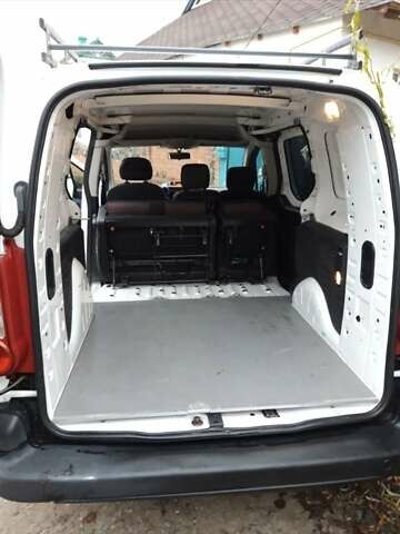 Белый Ситроен Берлинго, объемом двигателя 1.6 л и пробегом 190 тыс. км за 6800 $, фото 5 на Automoto.ua