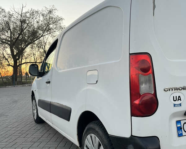Белый Ситроен Берлинго, объемом двигателя 1.56 л и пробегом 300 тыс. км за 3999 $, фото 7 на Automoto.ua