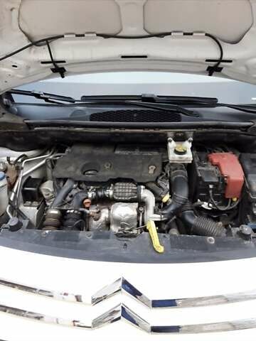 Белый Ситроен Берлинго, объемом двигателя 1.6 л и пробегом 190 тыс. км за 6800 $, фото 6 на Automoto.ua