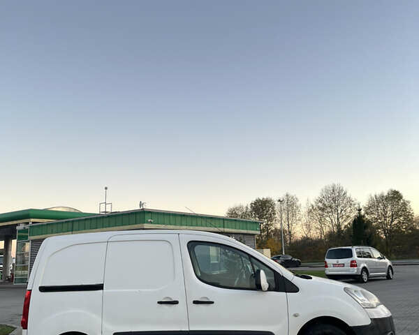 Белый Ситроен Берлинго, объемом двигателя 1.56 л и пробегом 300 тыс. км за 3999 $, фото 3 на Automoto.ua