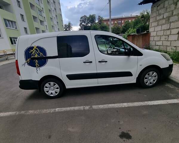 Белый Ситроен Берлинго, объемом двигателя 1.6 л и пробегом 190 тыс. км за 6800 $, фото 2 на Automoto.ua