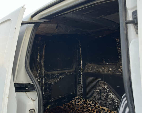 Белый Ситроен Берлинго, объемом двигателя 1.56 л и пробегом 300 тыс. км за 3999 $, фото 12 на Automoto.ua