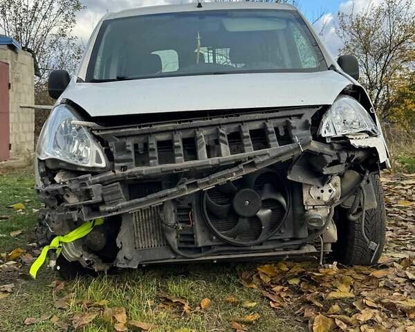 Білий Сітроен Берлінго, об'ємом двигуна 1.6 л та пробігом 347 тис. км за 4000 $, фото 1 на Automoto.ua