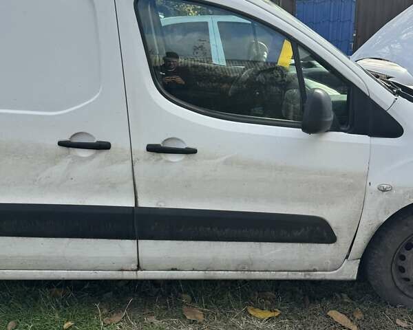 Белый Ситроен Берлинго, объемом двигателя 1.56 л и пробегом 347 тыс. км за 2500 $, фото 3 на Automoto.ua