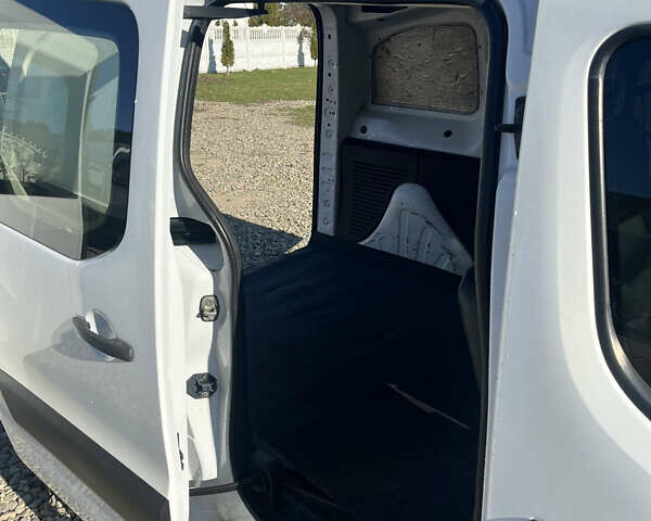 Білий Сітроен Берлінго, об'ємом двигуна 1.56 л та пробігом 333 тис. км за 4500 $, фото 5 на Automoto.ua